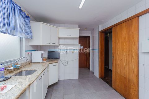 Image 19 - 858150