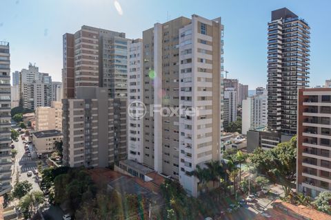 Image 4 - 858160