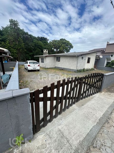 Image 11 - 858242