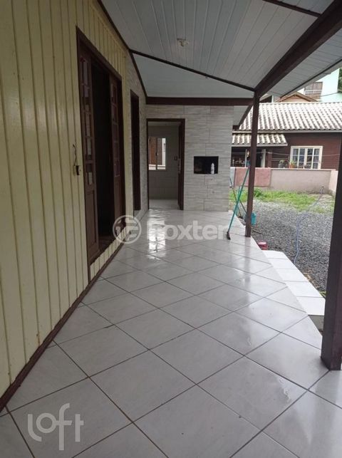 Image 10 - 858242