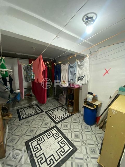 Image 6 - 858431