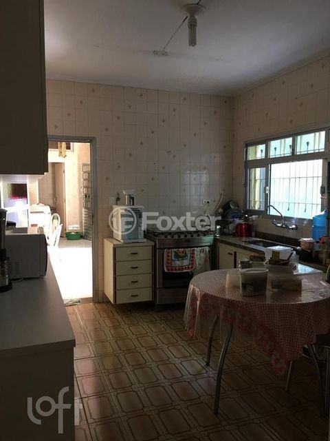 Image 1 - 858481