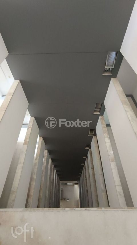Image 19 - 858531