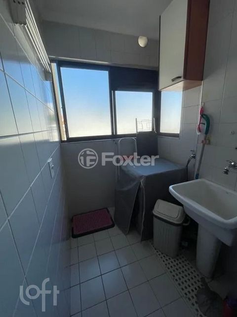 Image 7 - 858572
