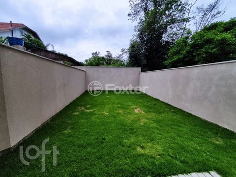 Image 10 - 858611