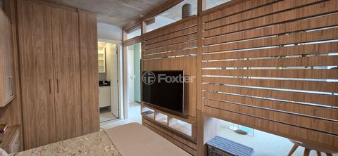 Image 8 - 858628
