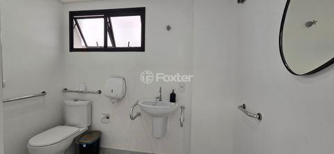 Image 19 - 858632