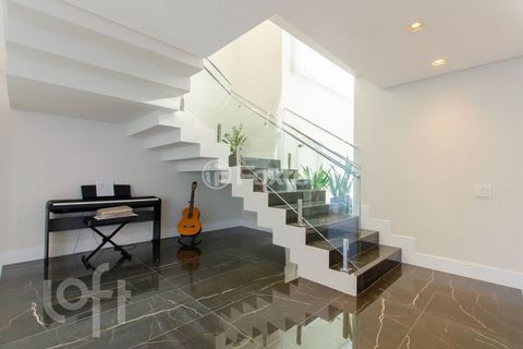Image 11 - 858651