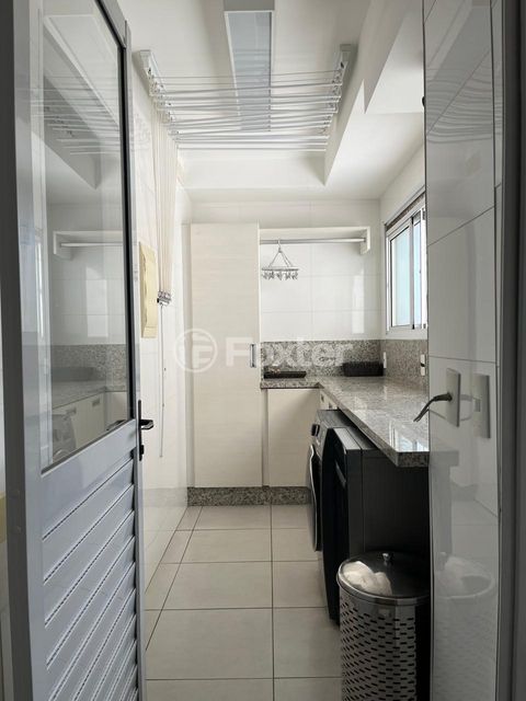 Image 17 - 858700