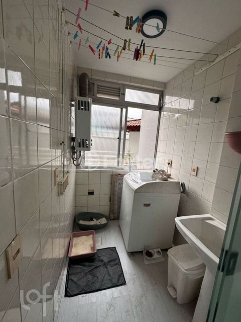 Image 7 - 858786
