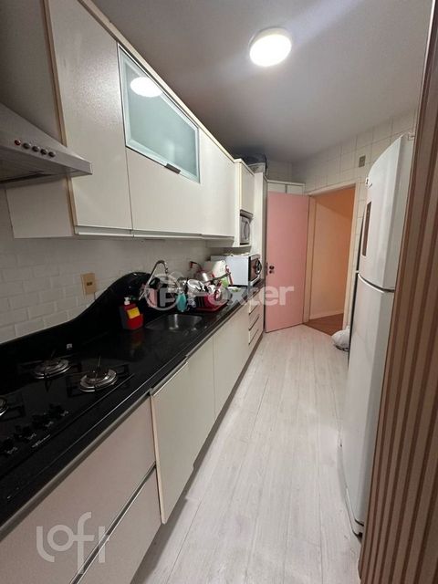 Image 4 - 858786