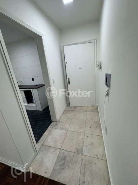 Image 7 - 858803