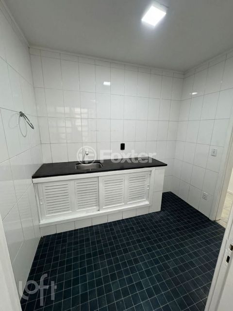 Image 9 - 858803