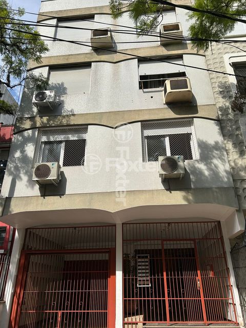 Image 7 - 858933
