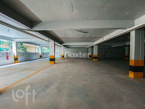 Image 17 - 858946