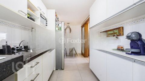 Image 8 - 859032