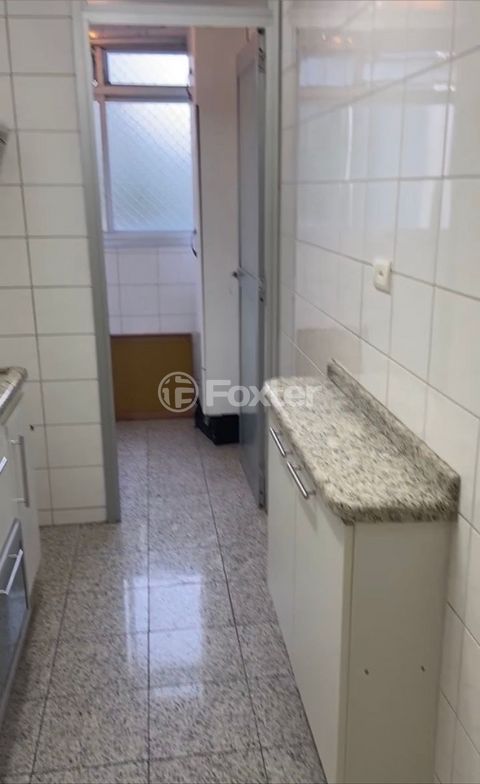 Image 9 - 859125