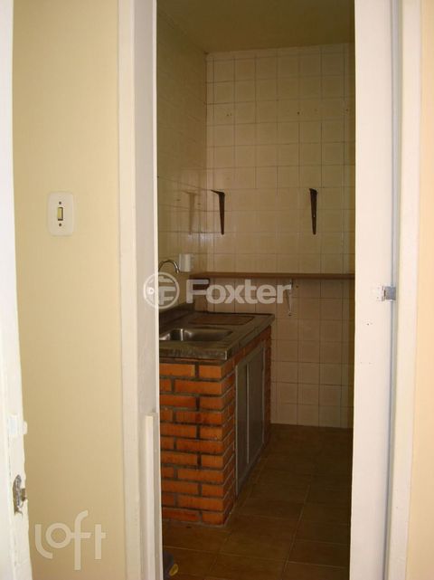 Image 6 - 859131