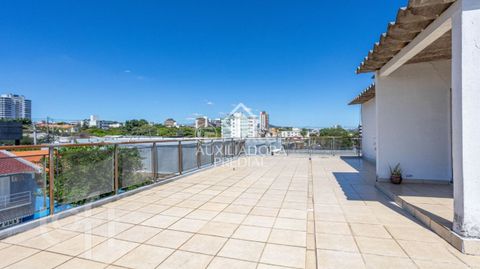 Image 18 - 859173