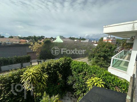 Image 10 - 859213
