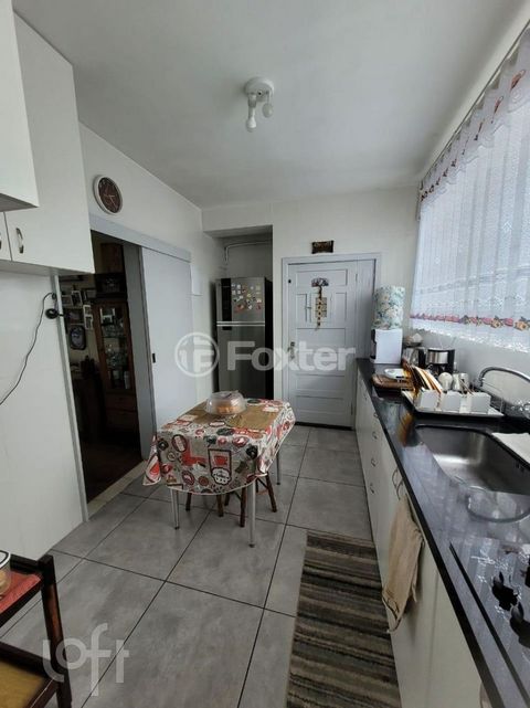 Image 10 - 859282