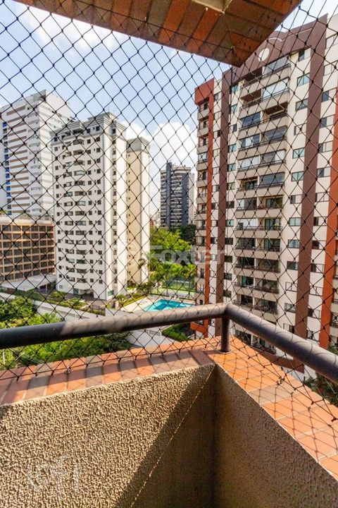 Image 9 - 859362