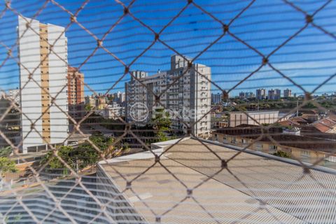 Image 17 - 859506