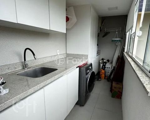 Image 4 - 859642