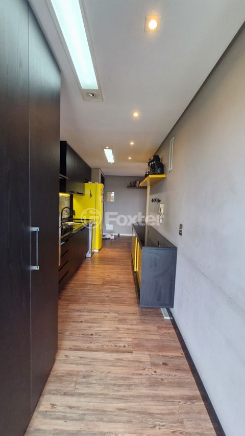 Image 7 - 859909