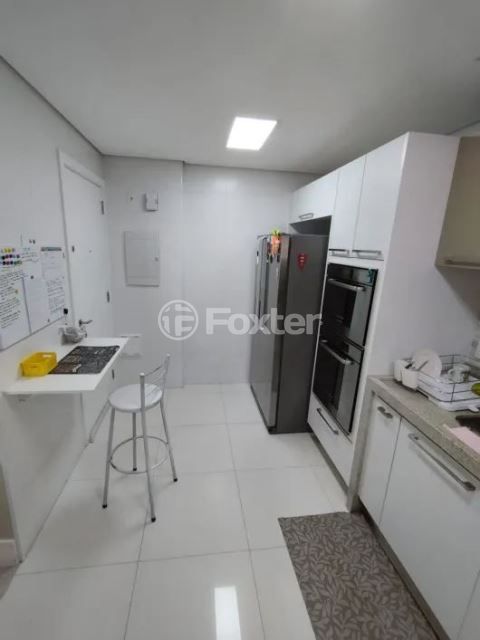 Image 8 - 859982