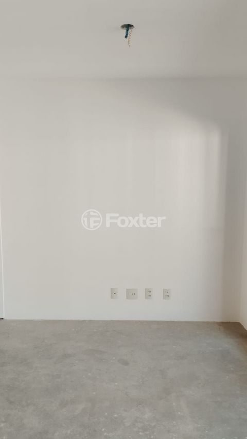 Image 4 - 860560