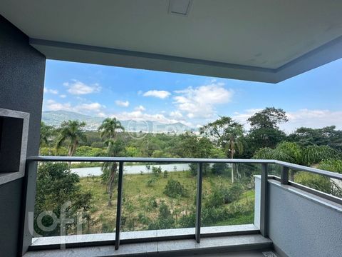 Image 3 - 860703