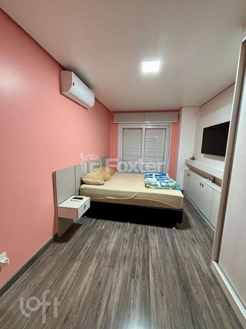 Image 7 - 861755