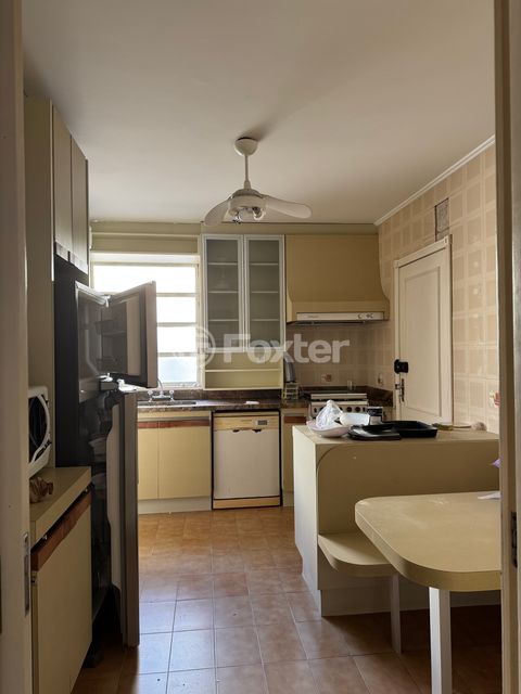 Image 2 - 861811