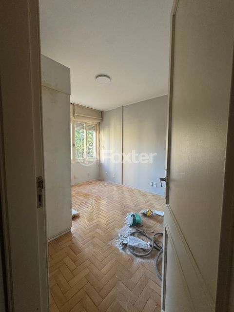 Image 7 - 861811