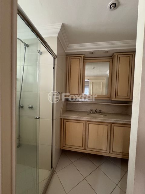 Image 11 - 861811