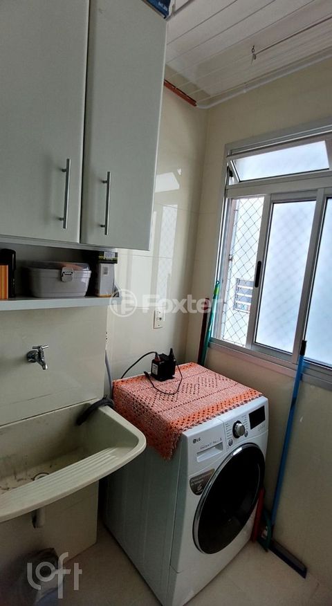 Image 9 - 863995