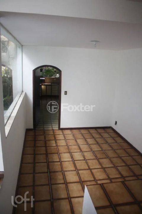 Image 5 - 864245