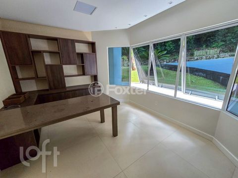 Image 7 - 865590