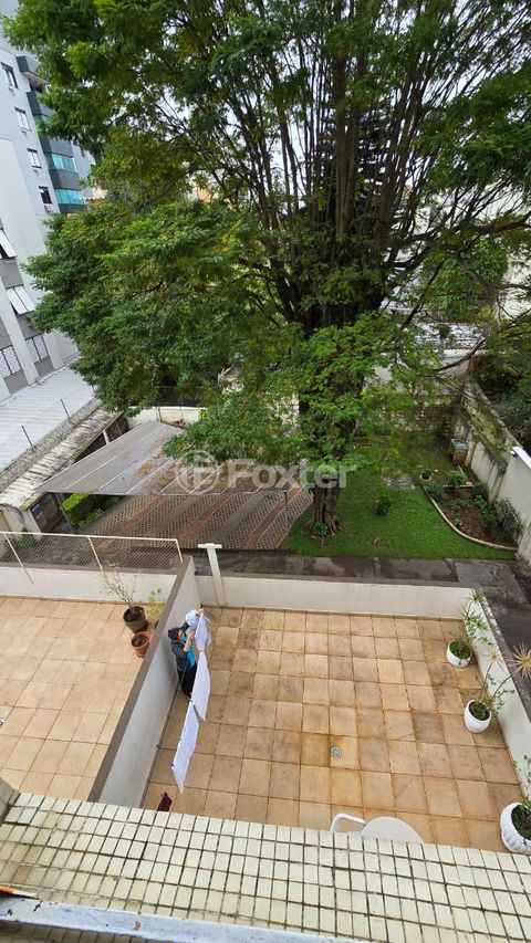 Image 11 - 866070