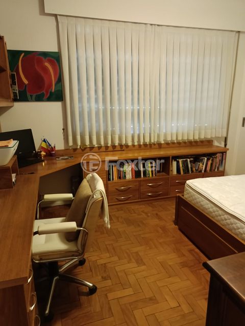 Image 17 - 866252