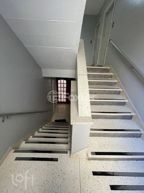 Image 5 - 866352