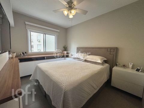 Image 15 - 866632