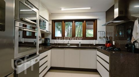 Image 4 - 866705