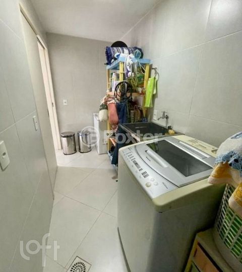 Image 17 - 866718