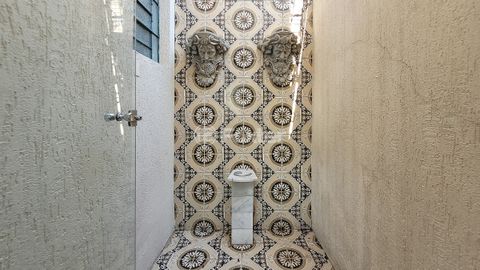 Image 9 - 866837