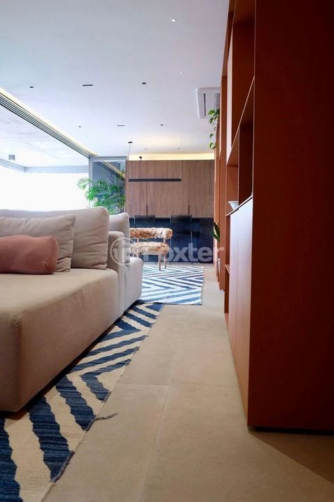 Image 4 - 866869