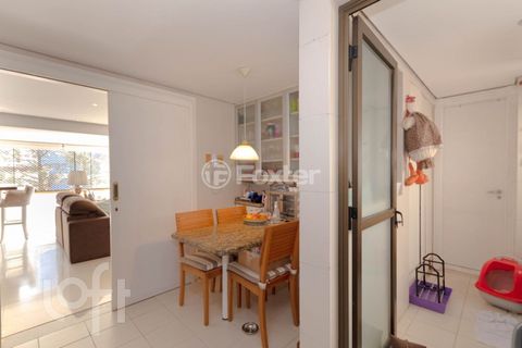 Image 17 - 867018
