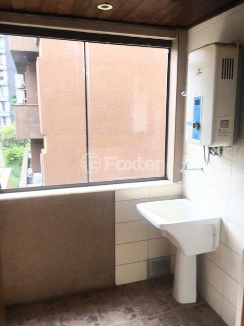 Image 10 - 867911