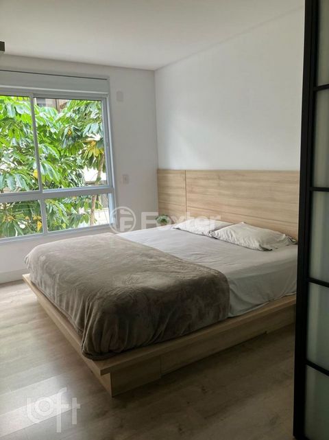 Image 19 - 867937